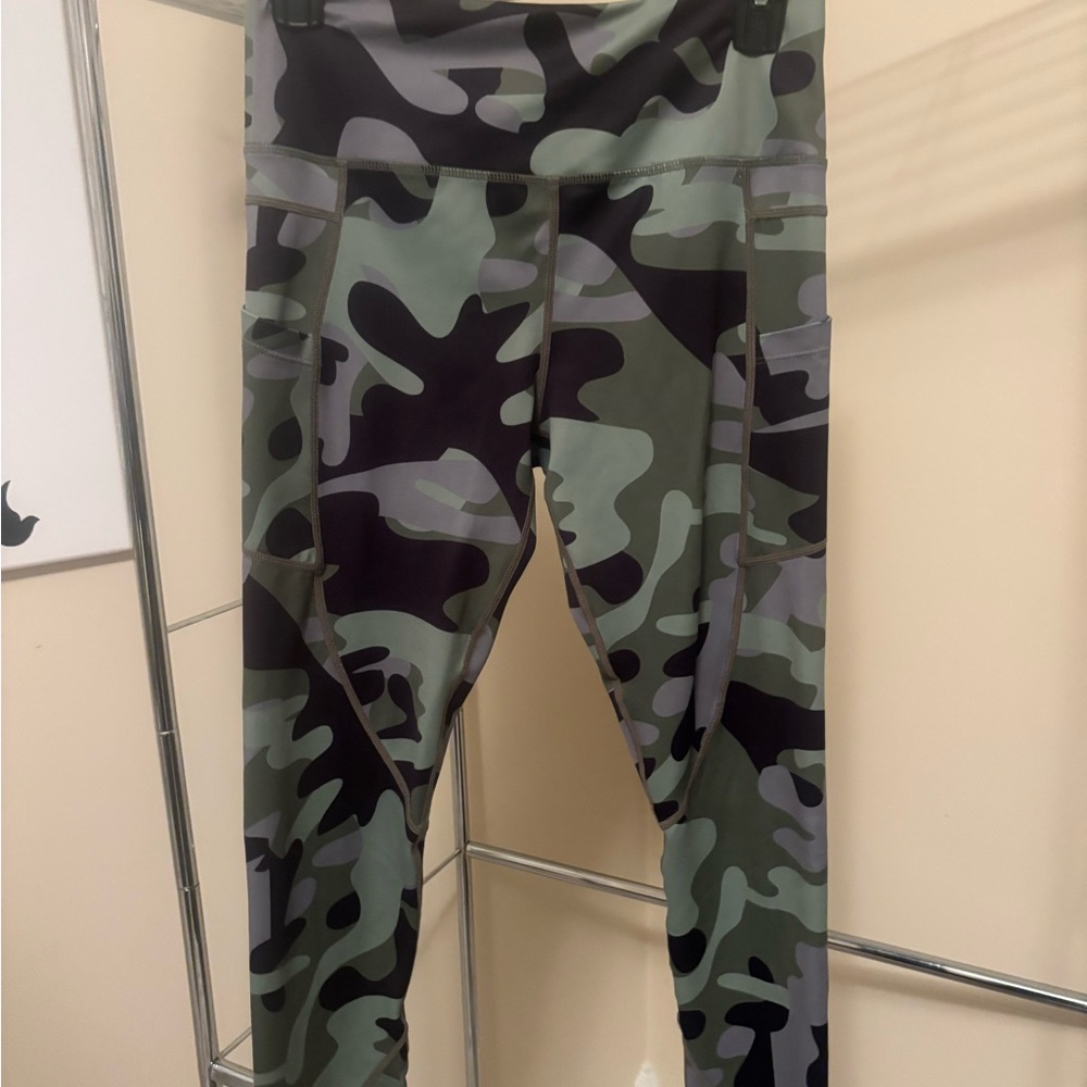 ZYIA Green and Black Camouflage Leggings